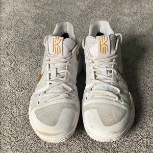 kyrie 3’s